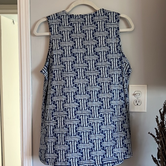 Sleeveless every day shirt perfect for jeans informal pants or shorts NO IRON - Picture 4 of 4